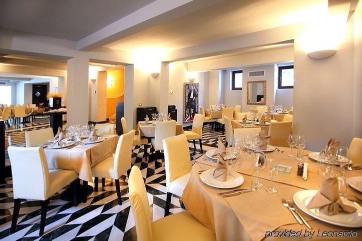 Vigo Hotel Ploieşti Restaurant foto